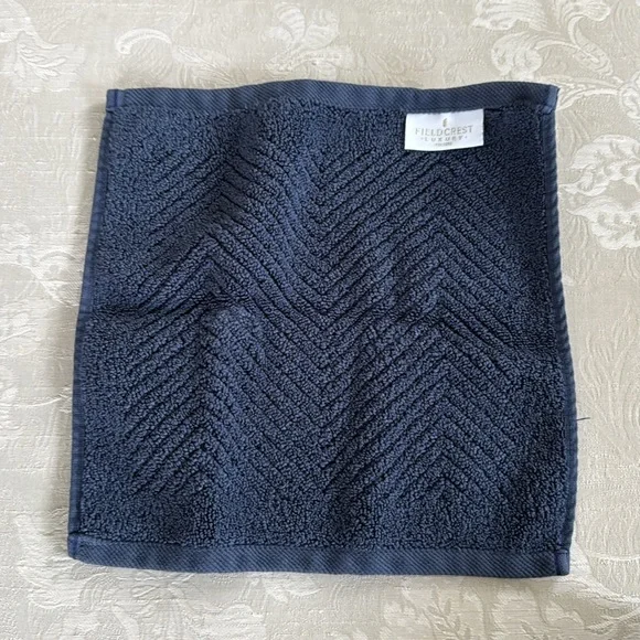 Navy Blue Fieldcrest Towel Set - Picture 2 of 8